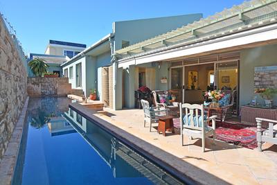 House For Sale in Bloubergstrand, Cape Town