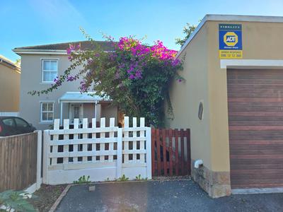 Duplex For Rent in Parklands, Cape Town